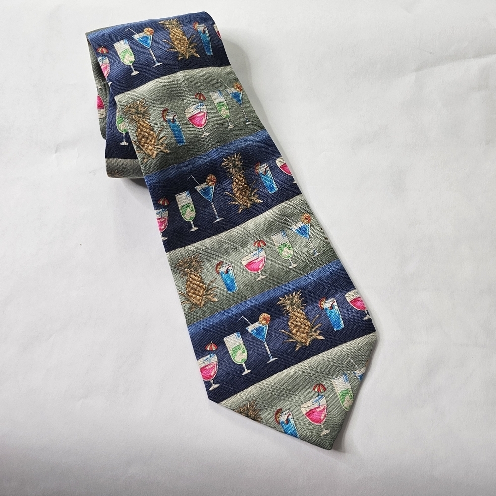Tommy Bahama 100% Silk Blue and Green Cocktail Vacation Motif Tie Casual